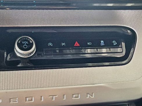 Used 2025 Ford Expedition Active AWD/4WD image 25