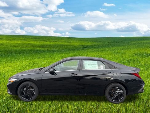 New 2026 Hyundai Elantra SEL Sport Premium FWD image 9