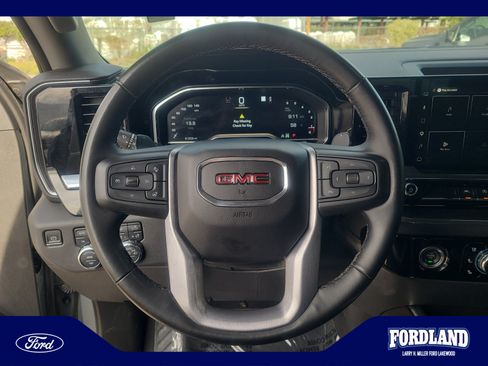 Used 2023 GMC Sierra 1500 SLT w/ SLT Premium Package AWD/4WD image 9