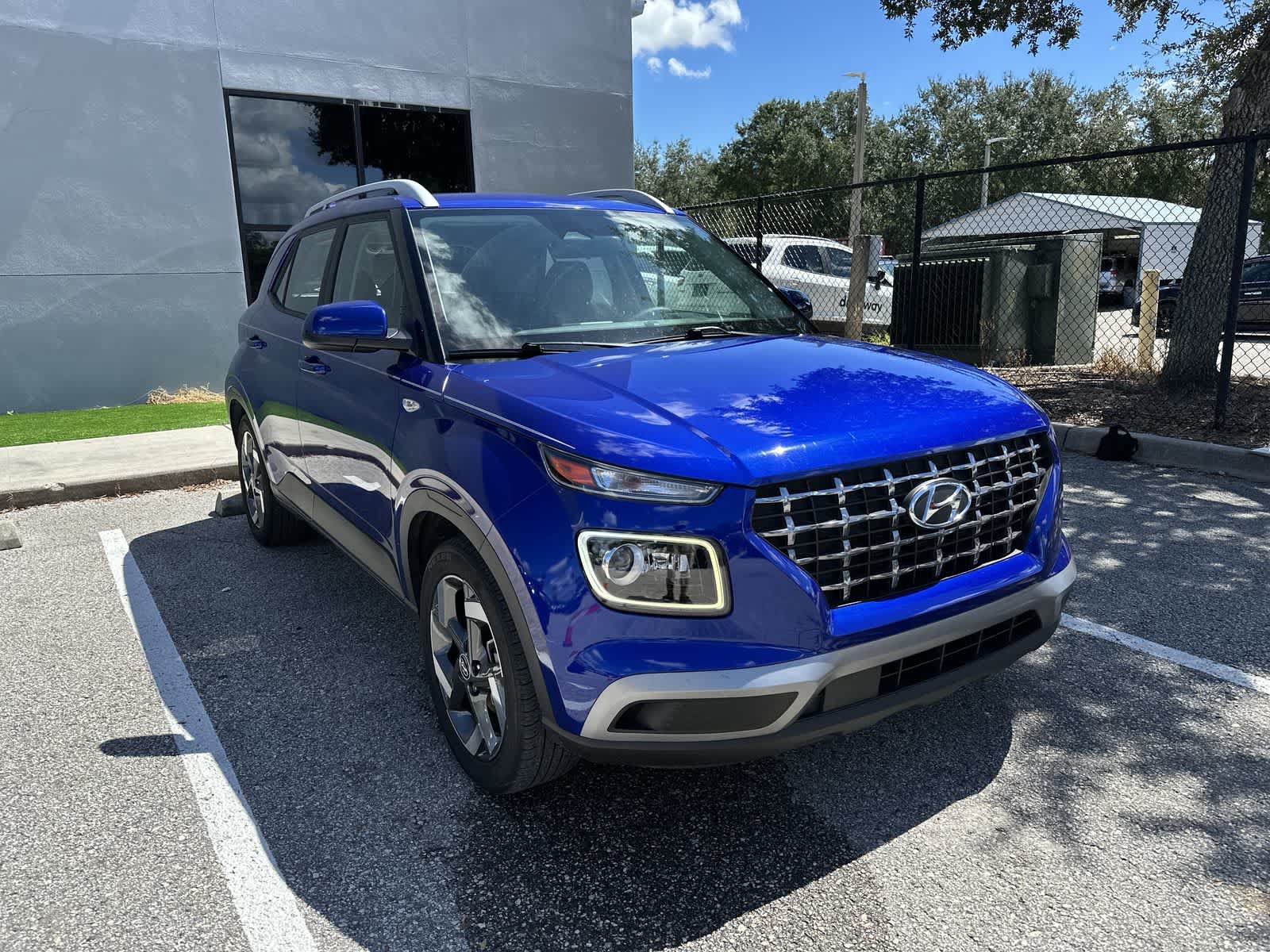 Used 2024 Hyundai Venue Limited FWD image 11