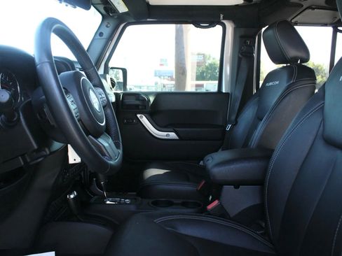Used 2015 Jeep Wrangler Unlimited Rubicon w/ Connectivity Group image 12