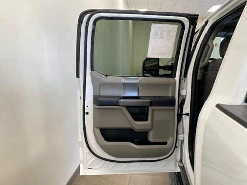 Certified 2022 Ford F250 XLT w/ Black Appearance Package image 8