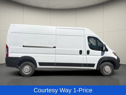 Used 2024 RAM ProMaster 2500 w/ Convenience Group FWD image 11
