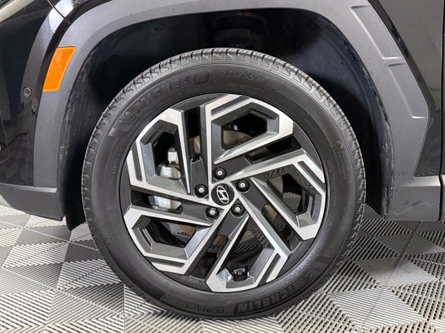 Certified 2025 Hyundai Tucson Limited AWD/4WD image 9