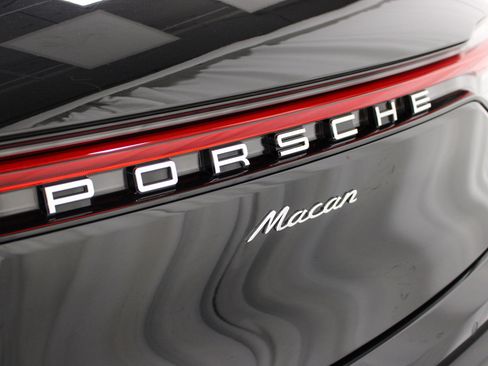 Certified 2025 Porsche Macan image 15
