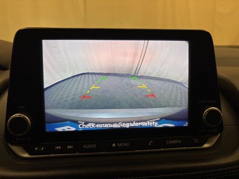 Used 2024 Nissan Rogue S image 19