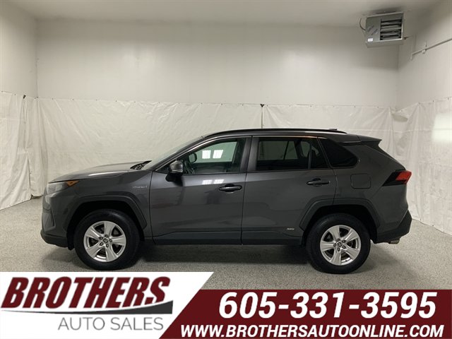 Used 2021 Toyota RAV4 LE AWD/4WD image 1