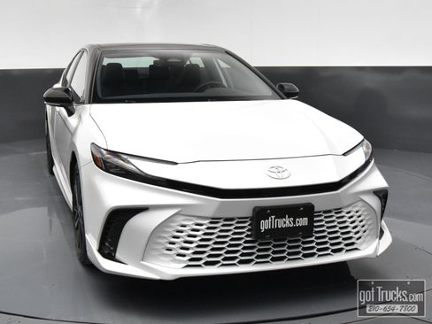 Used 2025 Toyota Camry XSE image 43