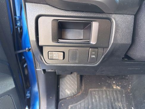 Used 2016 Toyota Tacoma SR5 image 8