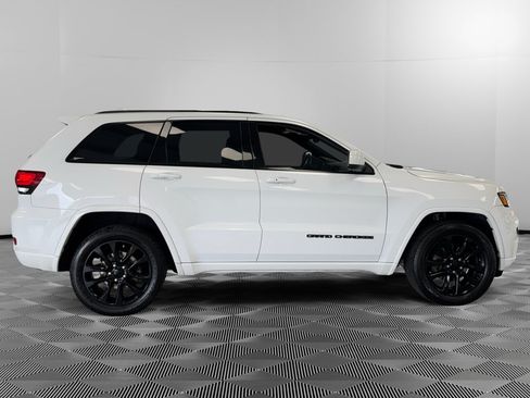 Used 2020 Jeep Grand Cherokee Altitude AWD/4WD image 9