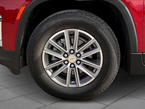 Used 2023 Chevrolet Traverse LT image 11