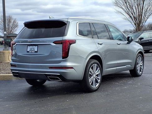 Used 2025 Cadillac XT6 Premium Luxury image 4