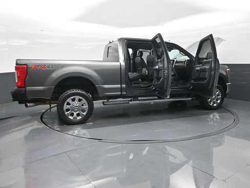 Used 2019 Ford F250 Lariat w/ Chrome Package image 33