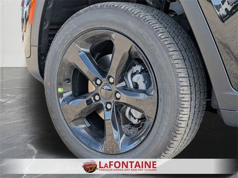 New 2025 Jeep Grand Cherokee Altitude image 32