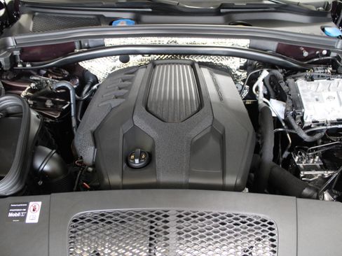 New 2026 Porsche Macan AWD/4WD image 37