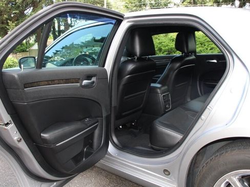 Used 2011 Chrysler 300 C RWD image 16
