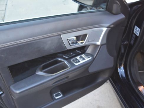 Used 2013 Jaguar XF 3.0 image 30