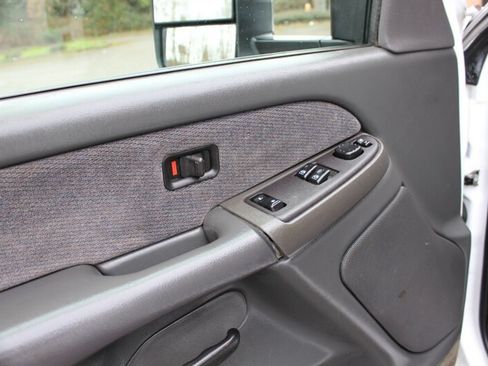 Used 2003 GMC Sierra 2500 SLE w/ Skid Plate Package AWD/4WD image 10