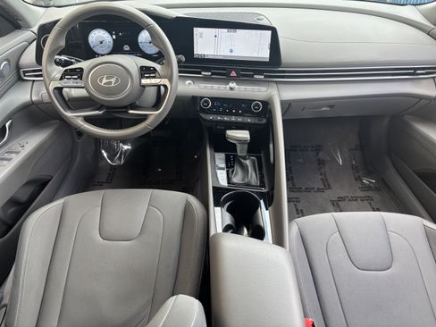 Used 2025 Hyundai Elantra SEL FWD image 19