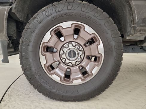 Used 2024 Ford F350 King Ranch w/ FX4 Off-Road Package image 9