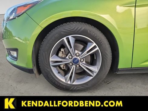 Used 2018 Ford Focus SE w/ SE Appearance Package FWD image 10