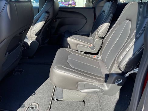 New 2026 Chrysler Pacifica Select AWD/4WD image 12