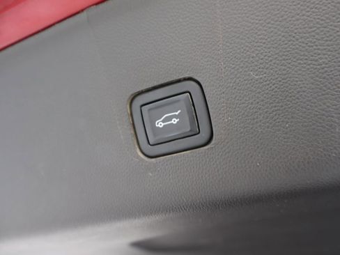 Used 2023 Chevrolet Traverse LT w/ LT Premium Package image 43