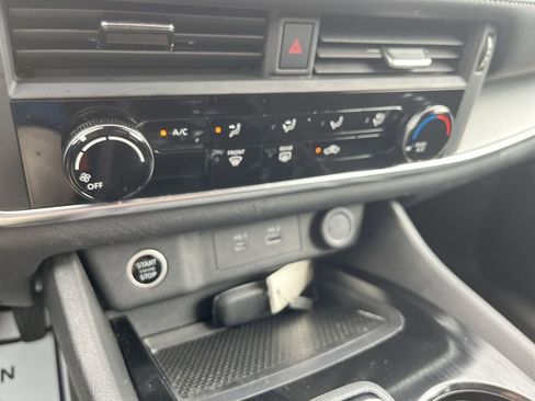 Used 2023 Nissan Rogue S AWD/4WD image 18