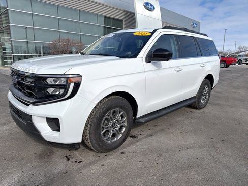 Used 2025 Ford Expedition Active image 2