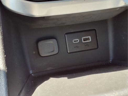 Used 2023 GMC Acadia SLE w/ Driver Convenience Package FWD image 11