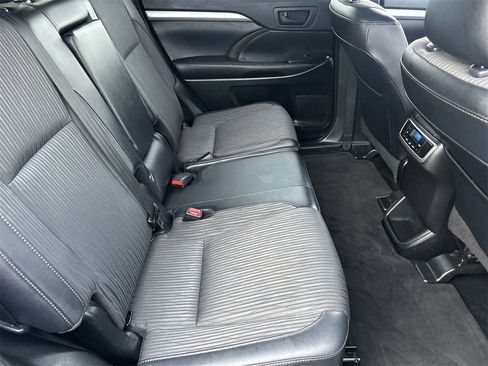 Used 2019 Toyota Highlander FWD V6 image 10
