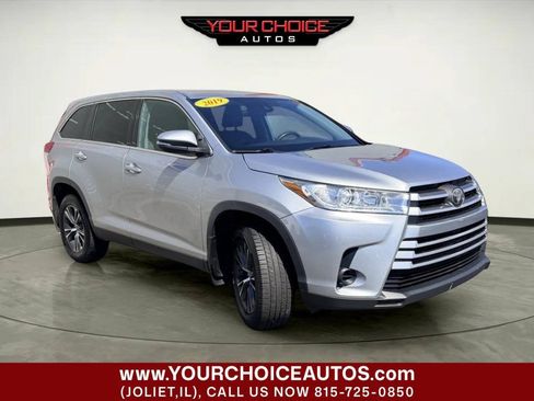 Used 2019 Toyota Highlander LE AWD/4WD image 9