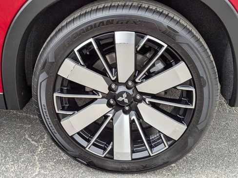 Used 2025 Mitsubishi Outlander SE image 27