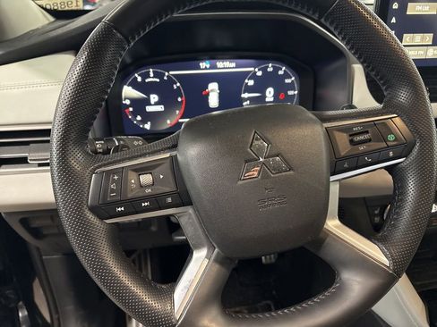 Used 2025 Mitsubishi Outlander SEL image 15