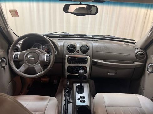 Used 2005 Jeep Liberty Limited AWD/4WD image 23