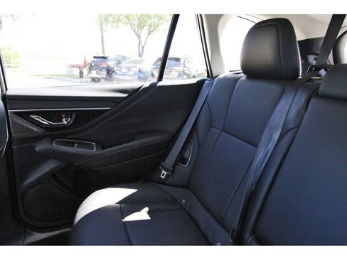 Used 2025 Subaru Outback Limited image 11