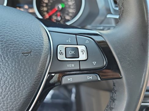 Used 2020 Volkswagen Tiguan SE image 20