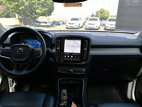 Used 2026 Volvo XC40 B5 Plus AWD/4WD image 18
