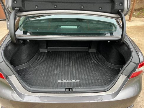 Used 2019 Toyota Camry SE image 10