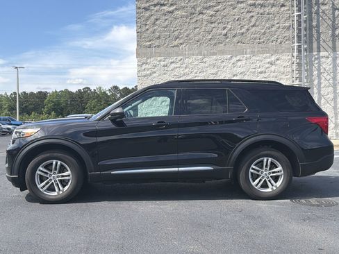 Used 2023 Ford Explorer XLT AWD/4WD image 2