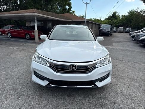 Used 2017 Honda Accord EX image 3