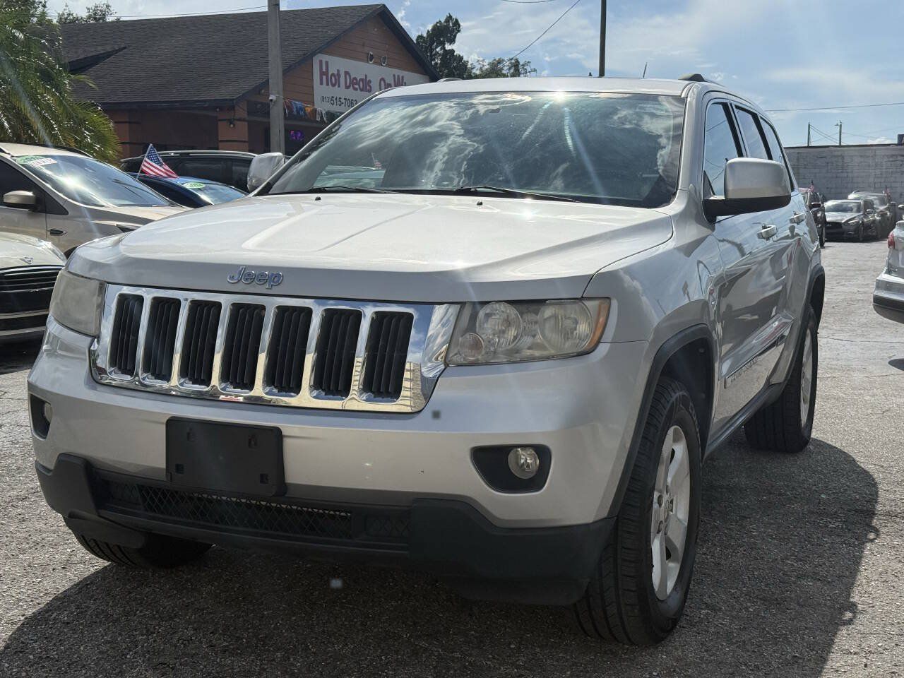 Used 2013 Jeep Grand Cherokee Laredo AWD/4WD image 3