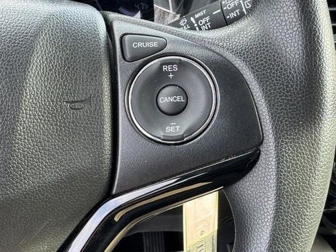 Used 2021 Honda HR-V LX image 18