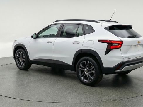 Used 2025 Chevrolet Trax LT FWD image 6