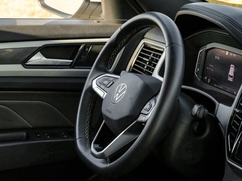 Used 2021 Volkswagen Atlas Cross Sport SEL FWD image 16
