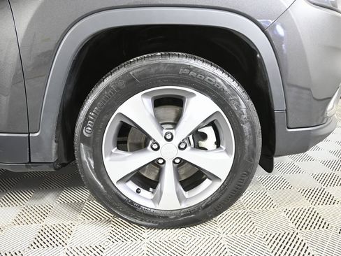 Used 2022 Jeep Cherokee Limited image 11