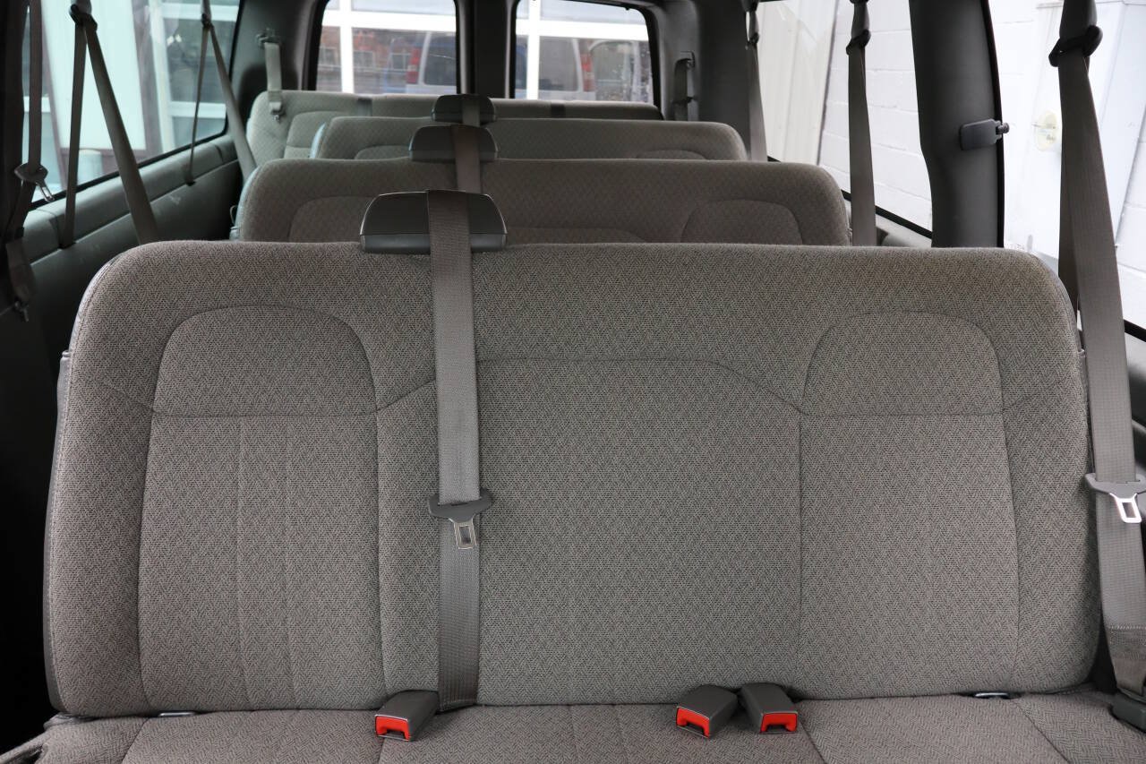 Used 2017 Chevrolet Express 3500 LT w/ LT Preferred Equipment Group RWD image 8