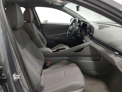 Used 2025 Hyundai Elantra SE FWD image 21