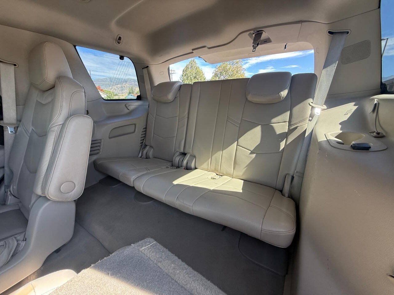 Used 2015 Cadillac Escalade Luxury AWD/4WD image 12