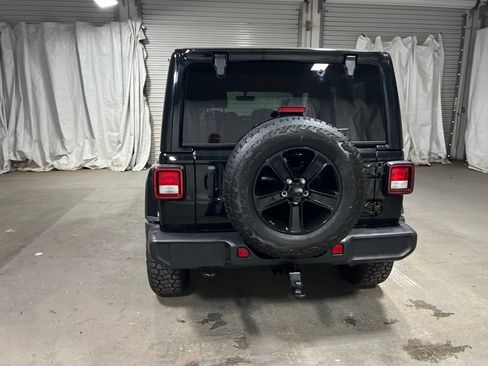 Used 2022 Jeep Wrangler Unlimited Sahara AWD/4WD image 6